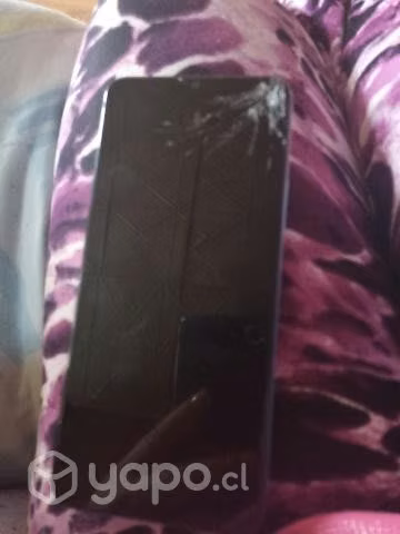Celular y equipo de música