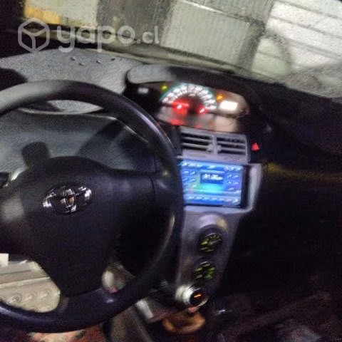 TOYOTA YARIS 2011