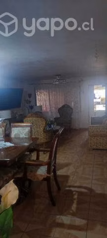 Se vende amplia casa con negocio funcionando en la