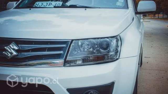 2015 Suzuki Grand Nomade GLX sport (CONVERSABLE)