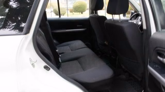 2015 Suzuki Grand Nomade GLX sport (CONVERSABLE)