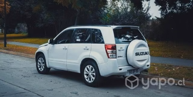 2015 Suzuki Grand Nomade GLX sport (CONVERSABLE)