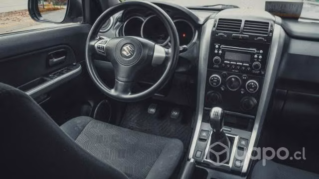 2015 Suzuki Grand Nomade GLX sport (CONVERSABLE)