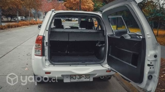 2015 Suzuki Grand Nomade GLX sport (CONVERSABLE)