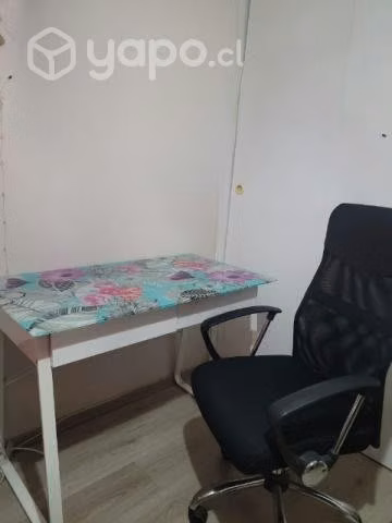 Escritorio de vidrio+ silla
