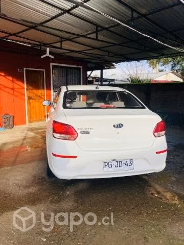 Vendo automóvil kia soluto año 2020.