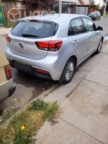Kia rio5 2018 full equipo