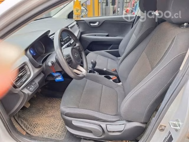 Kia rio5 2018 full equipo