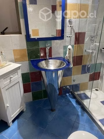 Juego de baño (espejo, lavamanos y toallero)