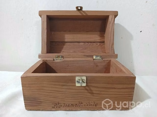 Antiguo cofre de madera - Imagen 6