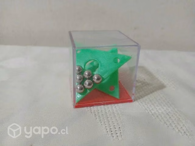 Antiguo juego de ingenio: cubo rompecabezas