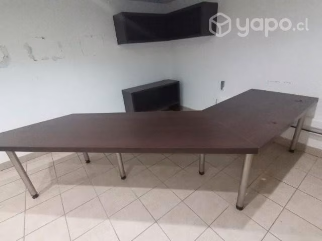 Amplio escritorio