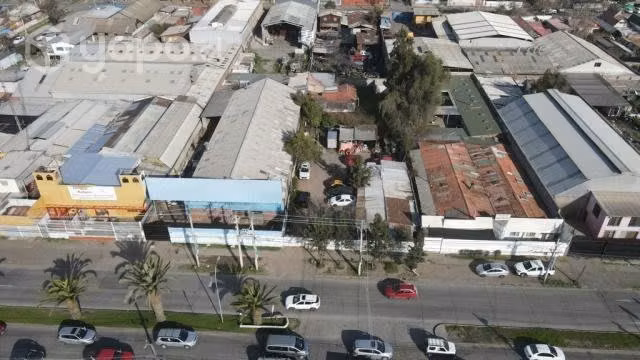 Se vende casa con amplio terreno