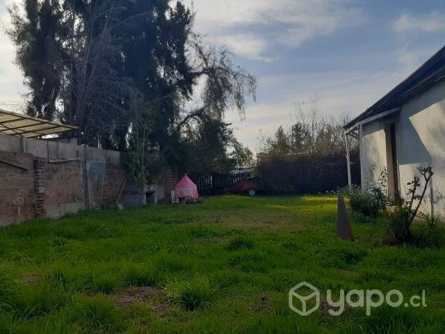 Se vende casa con amplio terreno