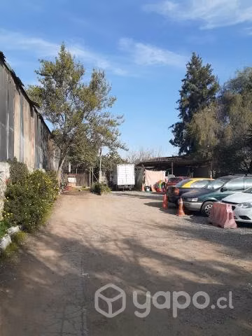 Se vende casa con amplio terreno