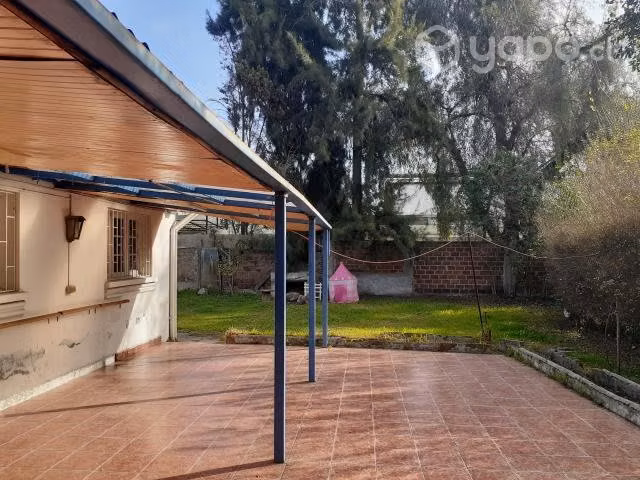 Se vende casa con amplio terreno