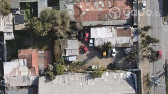 Se vende casa con amplio terreno