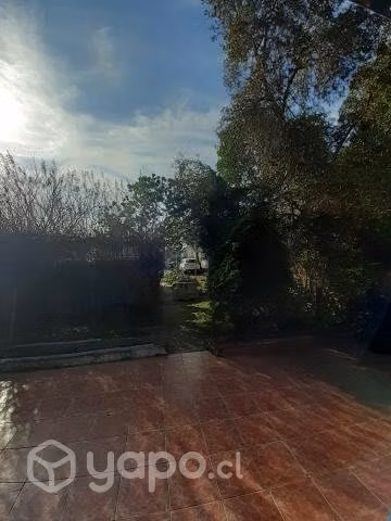 Se vende casa con amplio terreno