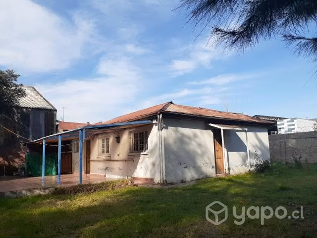 Se vende casa con amplio terreno