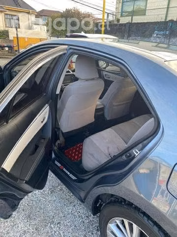 Se vende Toyota Corolla - Imagen 4
