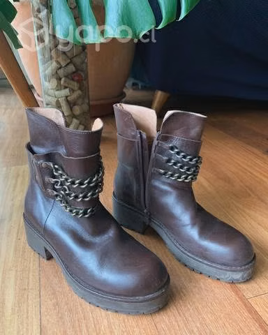 Botas cuero café cadenas talla 37