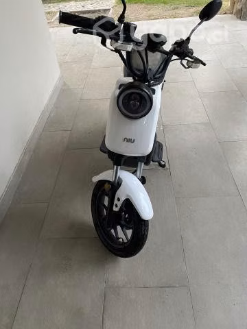 Moto niu, u series pro blanco