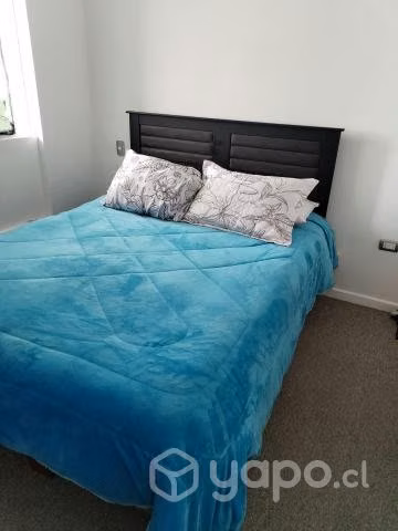 Cama de 2 plaza con 2 veladores casi nuevo