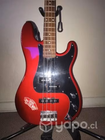 Bajo squier fender affinity precision bass