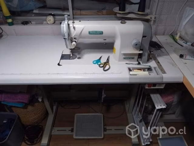 Maquina de coser SIRUBA