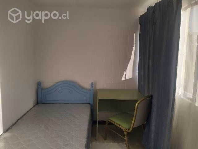 Arriendo pieza mujer sola