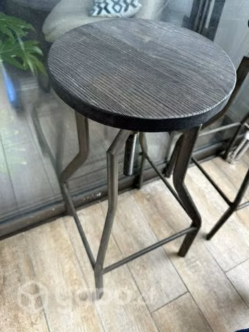 2 taburetes estilo industrial