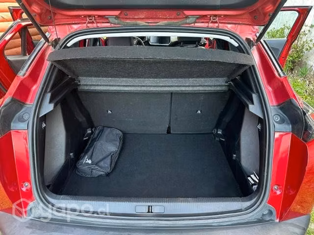 PEUGEOT 2008 año 2021 Diesel