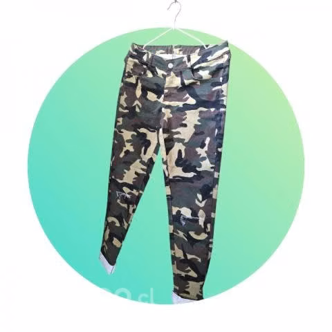 Pantalón acamuflado