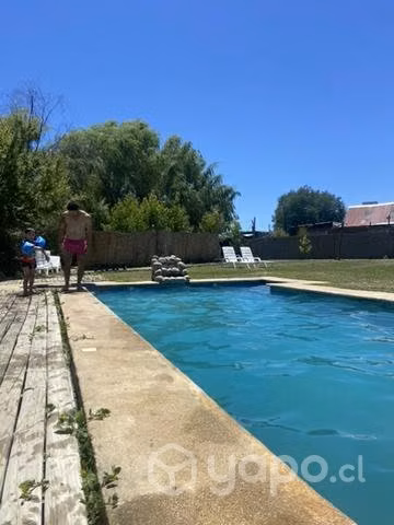 Parcela 5000 m2 con casa, piscina, quincho, aire acondicionado, tinaja hot tu ,adicionalmente incluye 3 cabañas mas con tinajas  y sauna