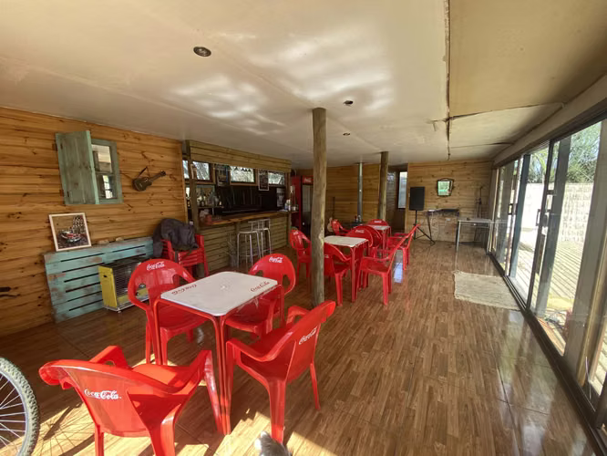 Parcela 5000 m2 con casa, piscina, quincho, aire acondicionado, tinaja hot tu ,adicionalmente incluye 3 cabañas mas con tinajas  y sauna