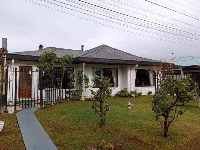 Hermosa casa en barrio residencial