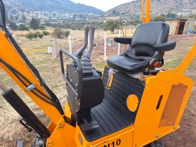 Vendo mini retroexcavadora