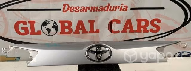 Moldura superior de patente con emblema RAV 4 2.0