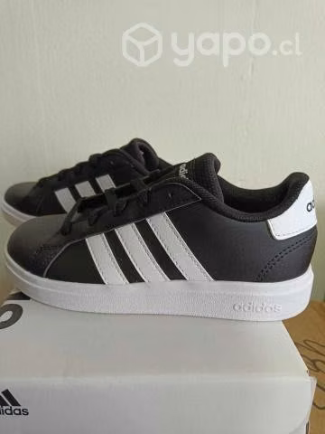 Zapatillas de niño nuevas talla 30