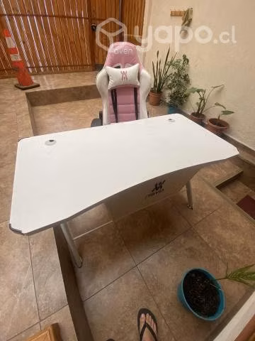 Escritorio y silla gamer