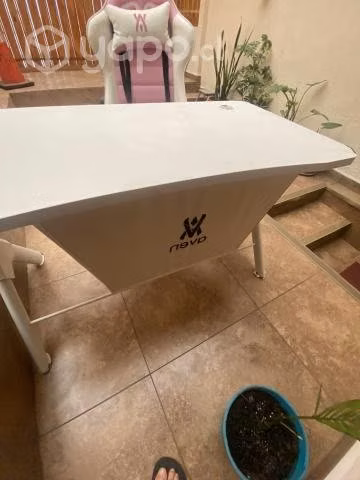 Escritorio y silla gamer