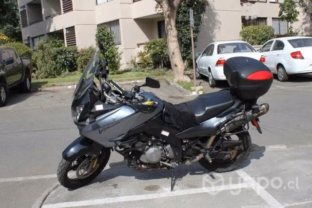 Suzuki Vstrom 1000 con todos los juguetes
