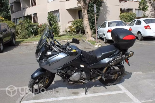 Suzuki Vstrom 1000 con todos los juguetes