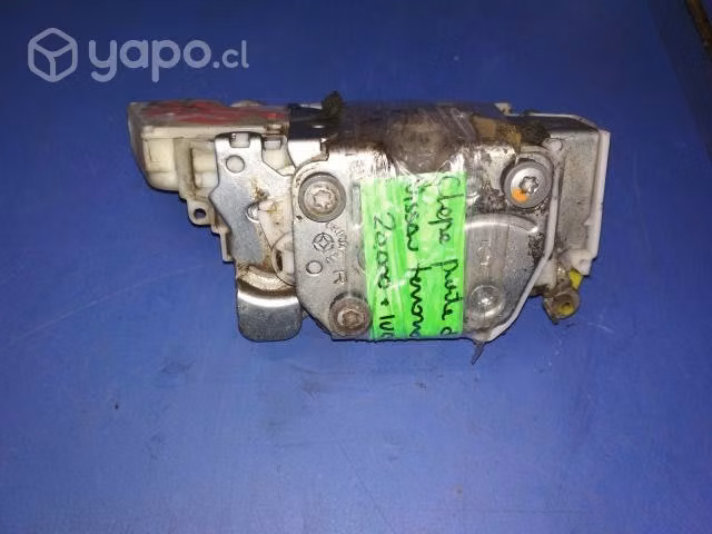 Chapa puerta delantera derecha Nissan Terrano 2002