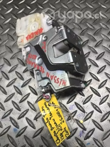 Chapa puerta trasera izquierda Nissan Terrano