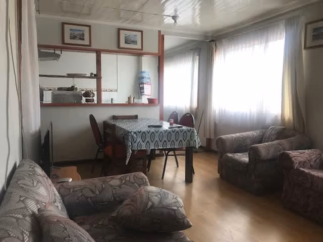 Casa con local comercial