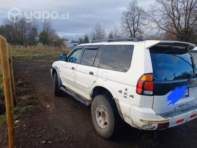 Mitsubishi montero