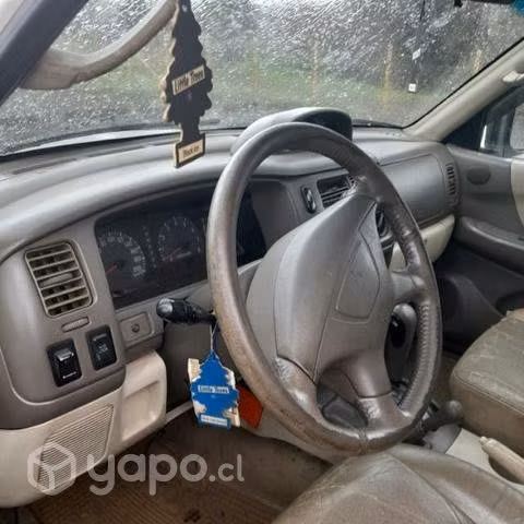 Mitsubishi montero