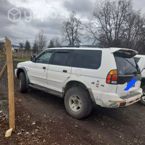 Mitsubishi montero