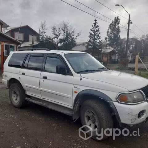 Mitsubishi montero